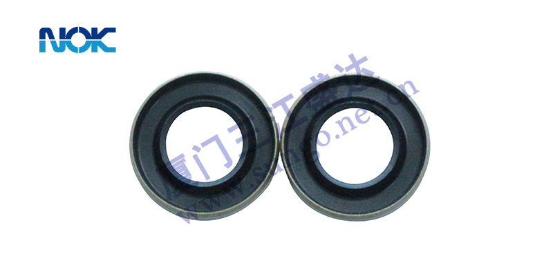 挖掘機設備上發(fā)現油封竄油現象該怎么辦？